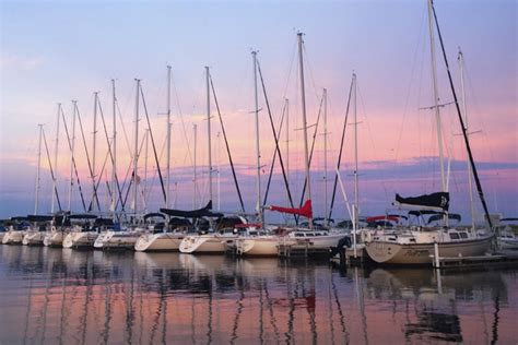 Lewis & Clark Marina – Full Service Marina • 400+ Wet Slips •。